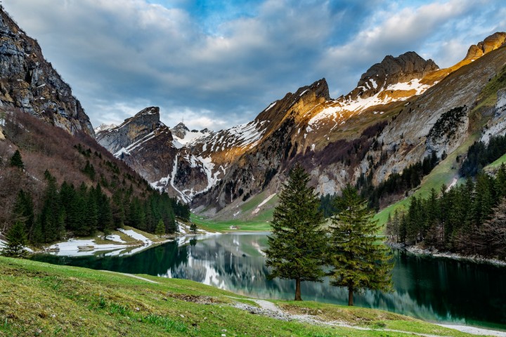 Alpstein, Appenzell, Appenzell Innerrhoden, Bergsee, Frühling, Schweiz, Seealpsee, Spring, Suisse, Switzerland, Säntis, lake