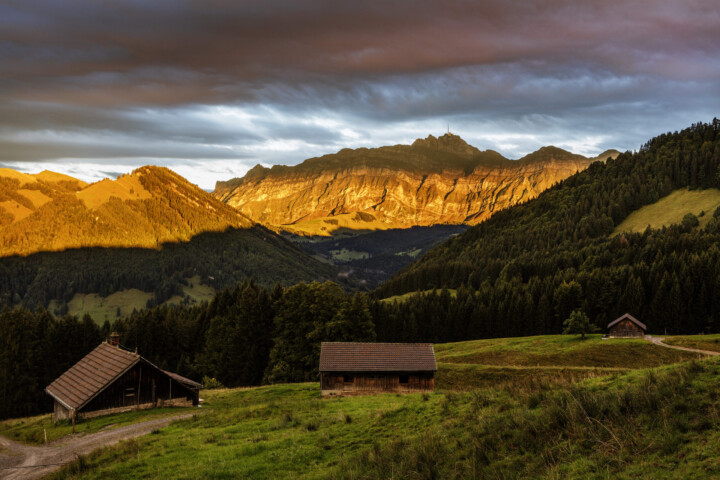 Abend, Appenzell, Appenzell Ausserrohden, Autumn, Berg, Bergmassiv, Clouds, Fall, Feuerhimmel, Herbst, Lichtsimmung, Suisse, Switzerland, Säntis, Urnäsch, Wetter, Wolken, dramatische Licht