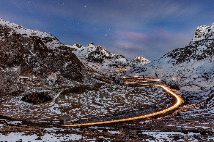 Alpen, Alpenpass, Autumn, Berge, Bergmassiv, Fall, Graubünden, Herbst, Passstrasse, Schweiz, Strasse, Strassenverkehr, Suisse, Switzerland, Verkehr