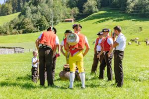 Alp, Alpabfahrt, Alpen, Alpfahrt, Alps, Appenzell, Appenzellerland, Autumn, Brauchtum und Anlässe, Fall, Herbst, Jahreszeiten, Kühe, Landschaft und Natur, Natur, Orte, Ostschweiz, Schweiz, Suisse, Switzerland, Tier, Tracht, Urnäsch, tradition, Öberefahre
