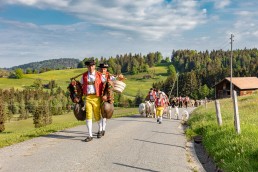 Alp, Alpaufzug, Alpen, Alpfahrt, Alps, Appenzell, Appenzell Ausserrohden, Appenzellerland, Brauchtum und Anlässe, Frühling, Jahreszeiten, Kühe, Landschaft und Natur, Mai, Natur, Orte, Ostschweiz, Schweiz, Sennen, Spring, Suisse, Switzerland, Tier, Tracht, spring, tradition