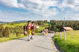 Alp, Alpaufzug, Alpen, Alpfahrt, Alps, Appenzell, Appenzell Ausserrohden, Appenzellerland, Brauchtum und Anlässe, Frühling, Jahreszeiten, Kühe, Landschaft und Natur, Mai, Natur, Orte, Ostschweiz, Schweiz, Sennen, Spring, Suisse, Switzerland, Tier, Tracht, spring, tradition