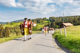 Alp, Alpaufzug, Alpen, Alpfahrt, Alps, Appenzell, Appenzell Ausserrohden, Appenzellerland, Brauchtum und Anlässe, Frühling, Jahreszeiten, Kühe, Landschaft und Natur, Mai, Natur, Orte, Ostschweiz, Schweiz, Sennen, Spring, Suisse, Switzerland, Tier, Tracht, spring, tradition