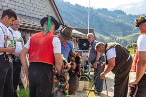 Alp, Alpaufzug, Alpen, Alpfahrt, Alps, Appenzell, Appenzell Ausserrohden, Appenzellerland, Brauchtum und Anlässe, Frühling, Jahreszeiten, Kühe, Landschaft und Natur, Mai, Natur, Orte, Ostschweiz, Schweiz, Sennen, Spring, Suisse, Switzerland, Tier, Tracht, spring, tradition