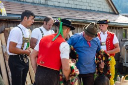 Alp, Alpaufzug, Alpen, Alpfahrt, Alps, Appenzell, Appenzell Ausserrohden, Appenzellerland, Brauchtum und Anlässe, Frühling, Jahreszeiten, Kühe, Landschaft und Natur, Mai, Natur, Orte, Ostschweiz, Schweiz, Sennen, Spring, Suisse, Switzerland, Tier, Tracht, spring, tradition