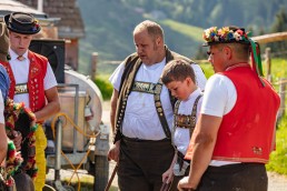 Alp, Alpaufzug, Alpen, Alpfahrt, Alps, Appenzell, Appenzell Ausserrohden, Appenzellerland, Brauchtum und Anlässe, Frühling, Jahreszeiten, Kühe, Landschaft und Natur, Mai, Natur, Orte, Ostschweiz, Schweiz, Sennen, Spring, Suisse, Switzerland, Tier, Tracht, spring, tradition