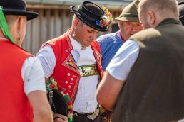 Alp, Alpaufzug, Alpen, Alpfahrt, Alps, Appenzell, Appenzell Ausserrohden, Appenzellerland, Brauchtum und Anlässe, Frühling, Jahreszeiten, Kühe, Landschaft und Natur, Mai, Natur, Orte, Ostschweiz, Schweiz, Sennen, Spring, Suisse, Switzerland, Tier, Tracht, spring, tradition