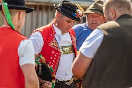 Alp, Alpaufzug, Alpen, Alpfahrt, Alps, Appenzell, Appenzell Ausserrohden, Appenzellerland, Brauchtum und Anlässe, Frühling, Jahreszeiten, Kühe, Landschaft und Natur, Mai, Natur, Orte, Ostschweiz, Schweiz, Sennen, Spring, Suisse, Switzerland, Tier, Tracht, spring, tradition