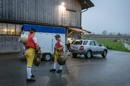 Alp, Alpaufzug, Alpen, Alpfahrt, Alps, Appenzell, Appenzell Ausserrohden, Appenzellerland, Brauchtum, Brauchtum und Anlässe, Frühling, Jahreszeiten, Kühe, Landschaft und Natur, Mai, Natur, Orte, Ostschweiz, Schweiz, Sennen, Spring, Suisse, Switzerland, Tier, Tracht, Urnäsch, tradition