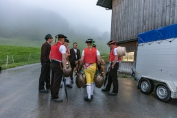 Alp, Alpaufzug, Alpen, Alpfahrt, Alps, Appenzell, Appenzell Ausserrohden, Appenzellerland, Brauchtum, Brauchtum und Anlässe, Frühling, Jahreszeiten, Kühe, Landschaft und Natur, Mai, Natur, Orte, Ostschweiz, Schweiz, Sennen, Spring, Suisse, Switzerland, Tier, Tracht, Urnäsch, tradition