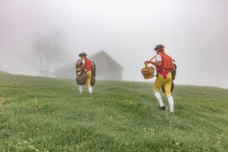 Alp, Alpaufzug, Alpen, Alpfahrt, Alps, Appenzell, Appenzell Ausserrohden, Appenzellerland, Brauchtum, Brauchtum und Anlässe, Frühling, Jahreszeiten, Kühe, Landschaft und Natur, Mai, Natur, Orte, Ostschweiz, Schweiz, Sennen, Spring, Suisse, Switzerland, Tier, Tracht, Urnäsch, tradition