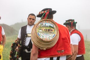 Alp, Alpaufzug, Alpen, Alpfahrt, Alps, Appenzell, Appenzell Ausserrohden, Appenzellerland, Brauchtum, Brauchtum und Anlässe, Frühling, Jahreszeiten, Kühe, Landschaft und Natur, Mai, Natur, Orte, Ostschweiz, Schweiz, Sennen, Spring, Suisse, Switzerland, Tier, Tracht, Urnäsch, tradition