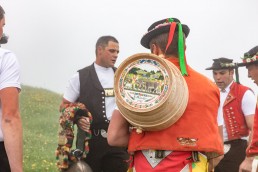 Alp, Alpaufzug, Alpen, Alpfahrt, Alps, Appenzell, Appenzell Ausserrohden, Appenzellerland, Brauchtum, Brauchtum und Anlässe, Frühling, Jahreszeiten, Kühe, Landschaft und Natur, Mai, Natur, Orte, Ostschweiz, Schweiz, Sennen, Spring, Suisse, Switzerland, Tier, Tracht, Urnäsch, tradition