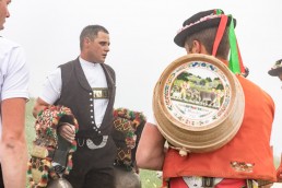 Alp, Alpaufzug, Alpen, Alpfahrt, Alps, Appenzell, Appenzell Ausserrohden, Appenzellerland, Brauchtum, Brauchtum und Anlässe, Frühling, Jahreszeiten, Kühe, Landschaft und Natur, Mai, Natur, Orte, Ostschweiz, Schweiz, Sennen, Spring, Suisse, Switzerland, Tier, Tracht, Urnäsch, tradition