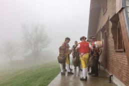Alp, Alpaufzug, Alpen, Alpfahrt, Alps, Appenzell, Appenzell Ausserrohden, Appenzellerland, Brauchtum, Brauchtum und Anlässe, Frühling, Jahreszeiten, Kühe, Landschaft und Natur, Mai, Natur, Orte, Ostschweiz, Schweiz, Sennen, Spring, Suisse, Switzerland, Tier, Tracht, Urnäsch, tradition