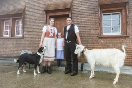 Alp, Alpaufzug, Alpen, Alpfahrt, Alps, Appenzell, Appenzell Ausserrohden, Appenzellerland, Brauchtum, Brauchtum und Anlässe, Frühling, Jahreszeiten, Kühe, Landschaft und Natur, Mai, Natur, Orte, Ostschweiz, Schweiz, Sennen, Spring, Suisse, Switzerland, Tier, Tracht, Urnäsch, tradition