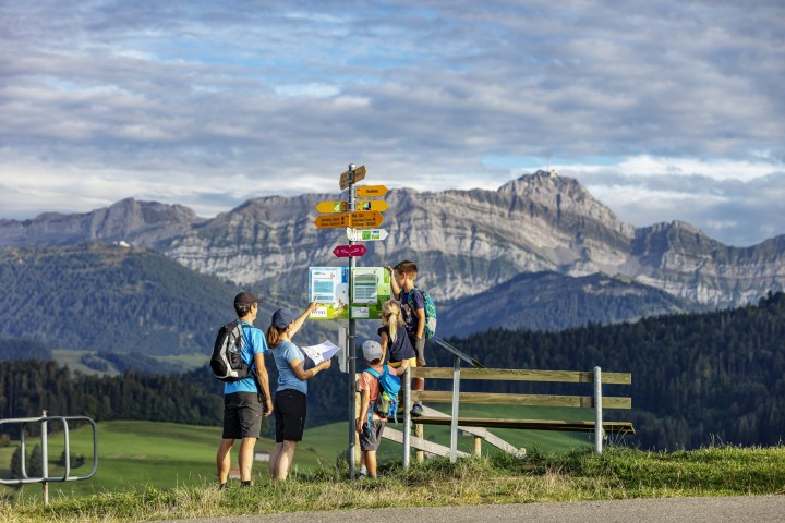 Appenzeller Land Tourismus AR, Familie, Fotografie, Gruppe, Landschaftsfotografie, Menschen, Ostschweiz, Outdoor, People, Photography, Schweiz, Schwellbrunn, Suisse, Switzerland, Säntis, Themenwanderweg, Tourismus, Verkehr, Wanderweg, Weg, landscape photography