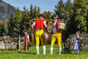 Alp, Alpaufzug, Alpen, Alpfahrt, Alps, Appenzell, Appenzell Ausserrohden, Brauchtum, Frühling, Hundwil, Ostschweiz, Schweiz, Sennen, Spring, Suisse, Switzerland, Tracht, Urnäsch, alps, tradition