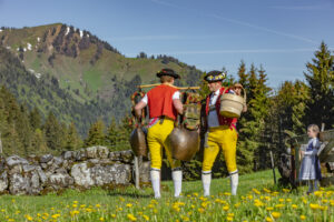 Alp, Alpaufzug, Alpen, Alpfahrt, Alps, Appenzell, Appenzell Ausserrohden, Brauchtum, Frühling, Hundwil, Ostschweiz, Schweiz, Sennen, Spring, Suisse, Switzerland, Tracht, Urnäsch, alps, tradition