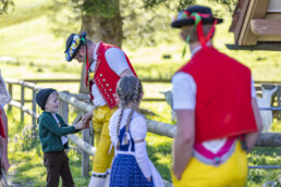 Alp, Alpaufzug, Alpen, Alpfahrt, Alps, Appenzell, Appenzell Ausserrohden, Brauchtum, Frühling, Hundwil, Ostschweiz, Schweiz, Sennen, Spring, Suisse, Switzerland, Tracht, Urnäsch, alps, tradition