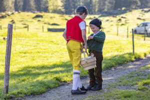 Alp, Alpaufzug, Alpen, Alpfahrt, Alps, Appenzell, Appenzell Ausserrohden, Brauchtum, Frühling, Hundwil, Ostschweiz, Schweiz, Sennen, Spring, Suisse, Switzerland, Tracht, Urnäsch, alps, tradition