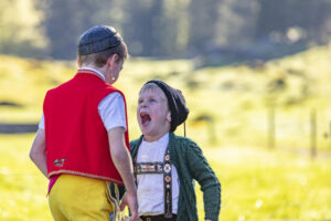 Alp, Alpaufzug, Alpen, Alpfahrt, Alps, Appenzell, Appenzell Ausserrohden, Brauchtum, Frühling, Hundwil, Ostschweiz, Schweiz, Sennen, Spring, Suisse, Switzerland, Tracht, Urnäsch, alps, tradition