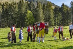 Alp, Alpaufzug, Alpen, Alpfahrt, Alps, Appenzell, Appenzell Ausserrohden, Brauchtum, Frühling, Hundwil, Ostschweiz, Schweiz, Sennen, Spring, Suisse, Switzerland, Tracht, Urnäsch, alps, tradition