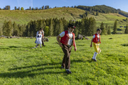 Alp, Alpaufzug, Alpen, Alpfahrt, Alps, Appenzell, Appenzell Ausserrohden, Brauchtum, Frühling, Hundwil, Ostschweiz, Schweiz, Sennen, Spring, Suisse, Switzerland, Tracht, Urnäsch, alps, tradition