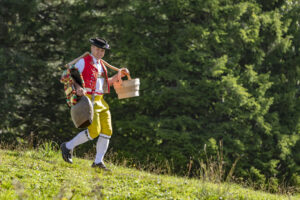 Alp, Alpabfahrt, Alpen, Alpfahrt, Alps, Appenzell, Appenzell Ausserrohden, Appenzeller Hinterland, Brauchtum, Hügel, Landwirtschaft, Ostschweiz, Schweiz, Sennen, Suisse, Switzerland, Tracht, Urnäsch, Wirtschaft, alps, Öberefahre