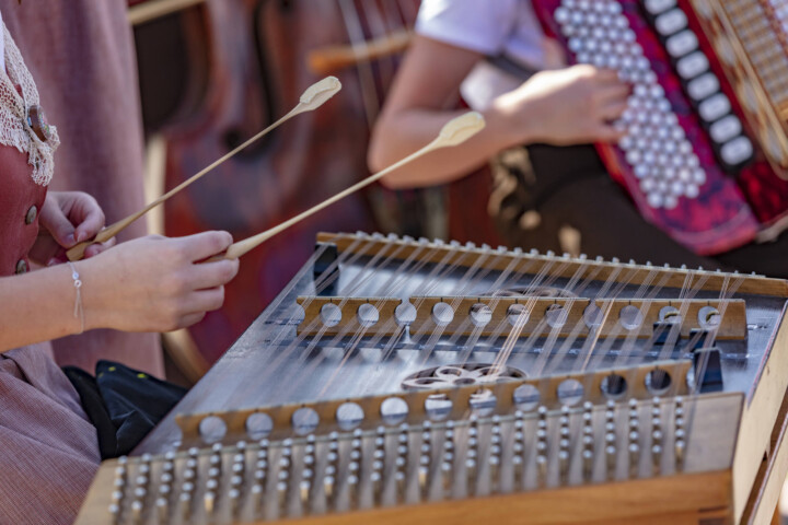 Alpabfahrt, Alpfahrt, Appenzell, Appenzell Ausserrohden, Appenzeller Hinterland, Appenzellermusik, Bauernmarkt, Brauchtum, Hackbrett, Instrument, Landwirtschaft, Musik, Musikinstrument, Ostschweiz, Schweiz, Sennen, Suisse, Switzerland, Tracht, Urnäsch, Wirtschaft, Öberefahre