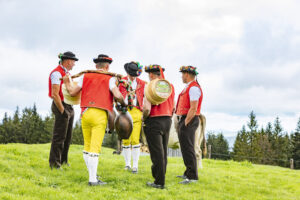 Alpabfahrt, Alpaufzug, Alpen, Alps, Appenzell, Appenzell Ausserrohden, Appenzeller Hinterland, Brauchtum, Frühling, Hochalp, Landwirtschaft, Ostschweiz, Schweiz, Sennen, Spring, Suisse, Switzerland, Tracht, Urnäsch, Wirtschaft, tradition, Öberefahre