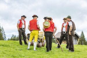 Alpabfahrt, Alpaufzug, Alpen, Alps, Appenzell, Appenzell Ausserrohden, Appenzeller Hinterland, Brauchtum, Frühling, Hochalp, Landwirtschaft, Ostschweiz, Schweiz, Sennen, Spring, Suisse, Switzerland, Tracht, Urnäsch, Wirtschaft, tradition, Öberefahre