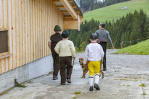 Alpabfahrt, Alpaufzug, Alpen, Alps, Appenzell, Appenzell Ausserrohden, Appenzeller Hinterland, Brauchtum, Frühling, Hochalp, Landwirtschaft, Ostschweiz, Schweiz, Sennen, Spring, Suisse, Switzerland, Tracht, Urnäsch, Wirtschaft, tradition, Öberefahre