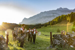 Alp, Alpabfahrt, Alpaufzug, Alpen, Alpfahrt, Alps, Appenzell, Appenzell Ausserrohden, Appenzeller Hinterland, Autumn, Brauchtum, Fall, Herbst, Hundwil, Landwirtschaft, Ostschweiz, Schweiz, Schwägalp, Sennen, Suisse, Switzerland, Tracht, Urnäsch, Wirtschaft, alps, tradition, Öberefahre